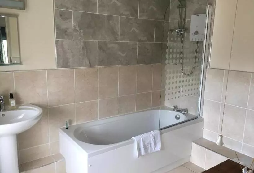 Peel House Apartments