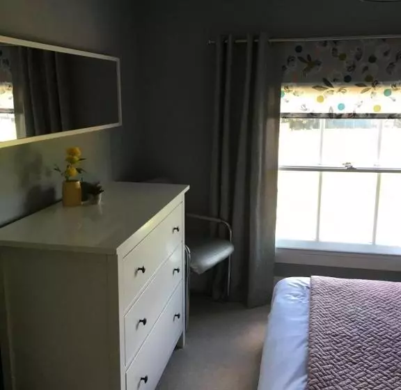 Peel House Apartments