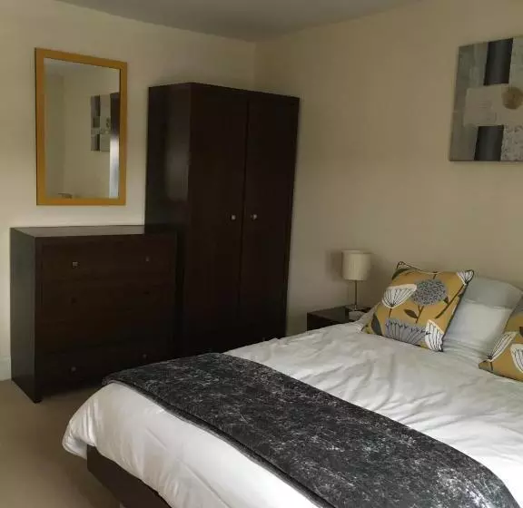 Peel House Apartments