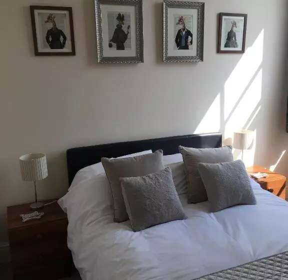 Peel House Apartments