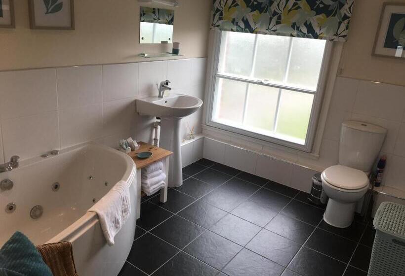 Peel House Apartments