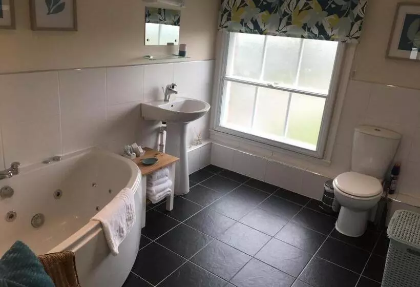 Peel House Apartments