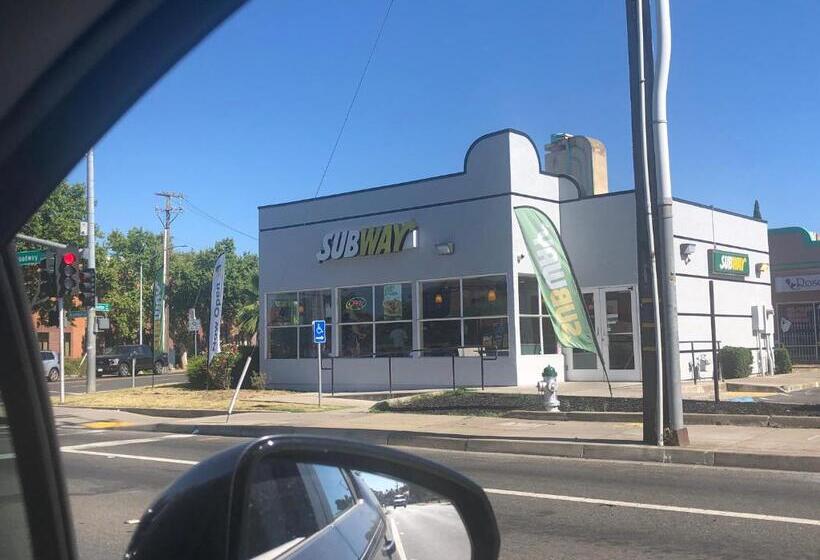 فندق صغير Whole Family Wholeville