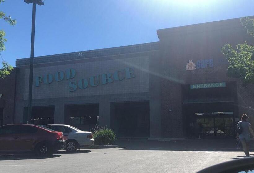 فندق صغير Whole Family Wholeville