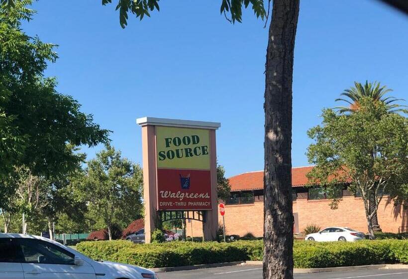 فندق صغير Whole Family Wholeville