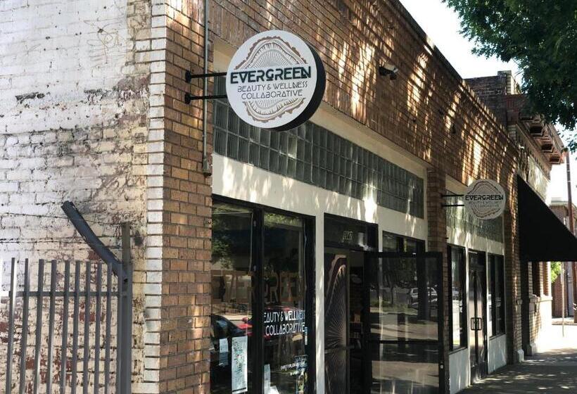 فندق صغير Whole Family Wholeville