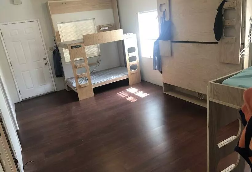 ユースホステル Whole Family  Wholeville