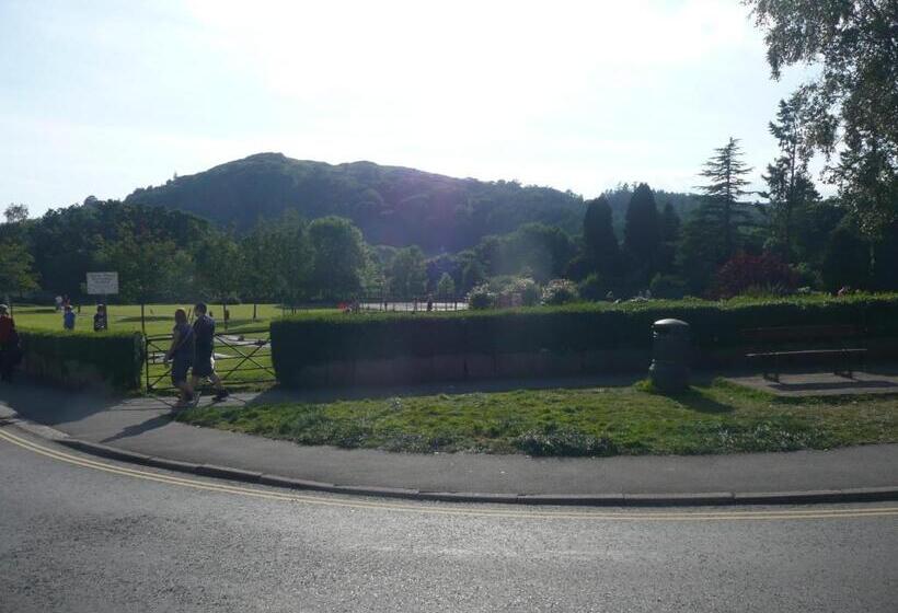 تختخواب و صبحانه 3 Cambridge Villas