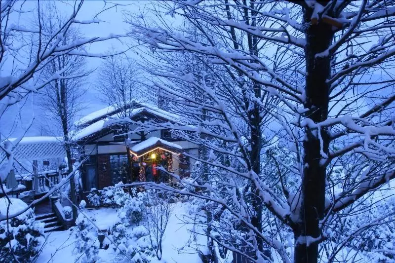 تختخواب و صبحانه Oncoming Luck Villa