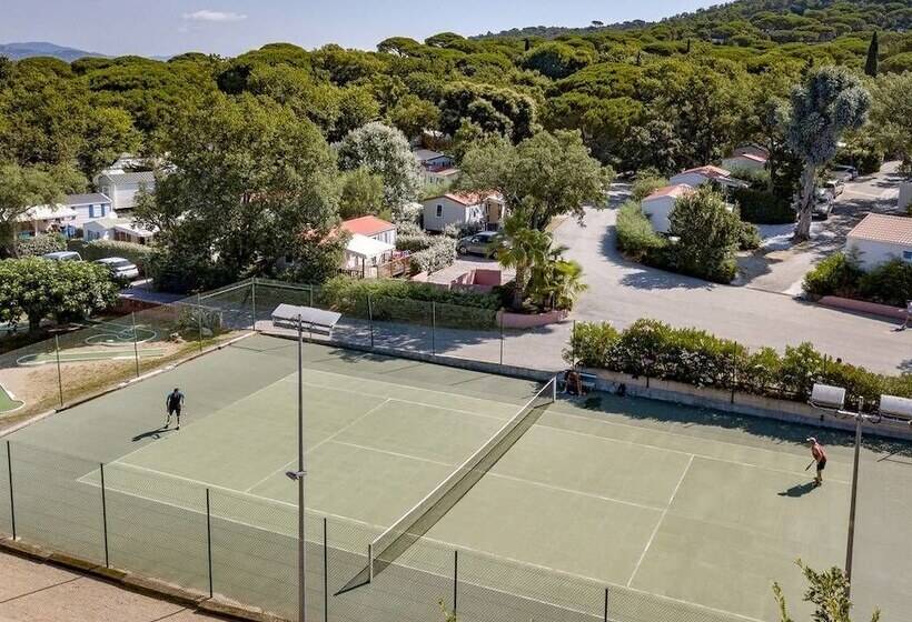 בית מלון כפרי Bungalow Camping Parc Montana