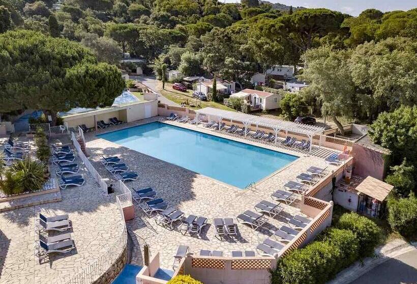 בית מלון כפרי Bungalow Camping Parc Montana