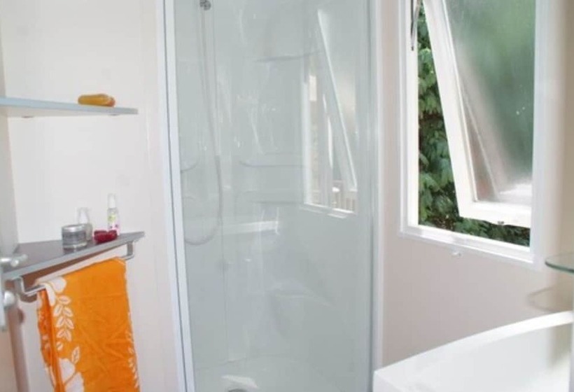 בית מלון כפרי Bungalow Camping Parc Montana