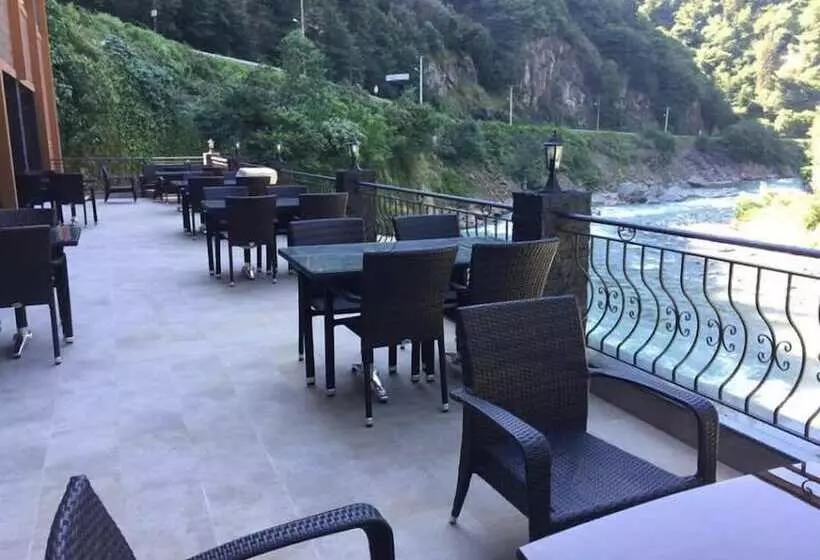 Hotelli Yamanturk Ogretmenevi