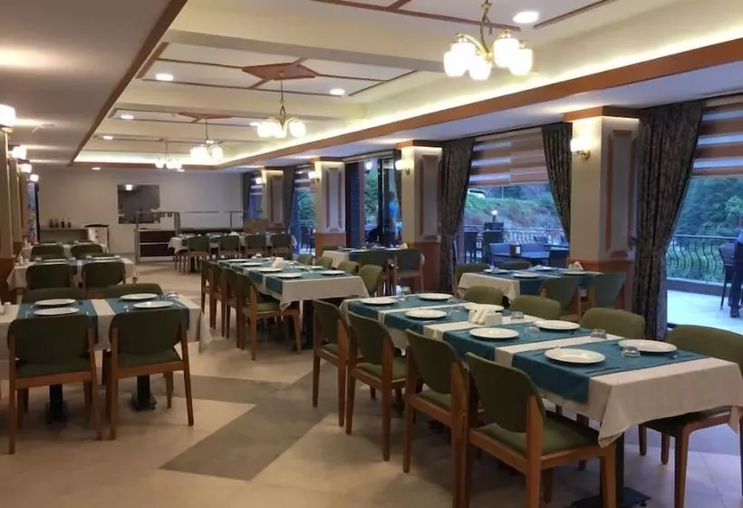 Hotelli Yamanturk Ogretmenevi