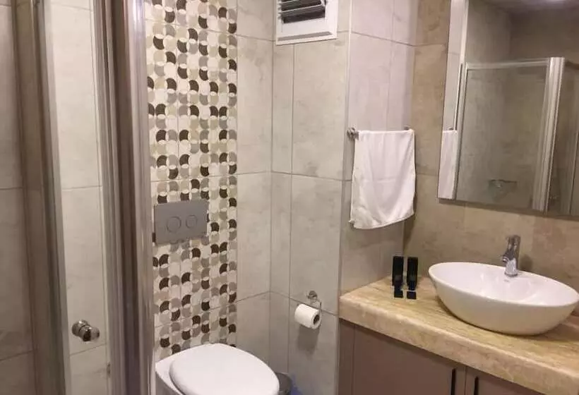 Hotelli Yamanturk Ogretmenevi