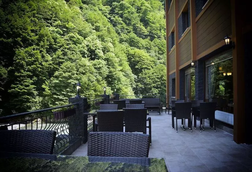 Hotelli Yamanturk Ogretmenevi