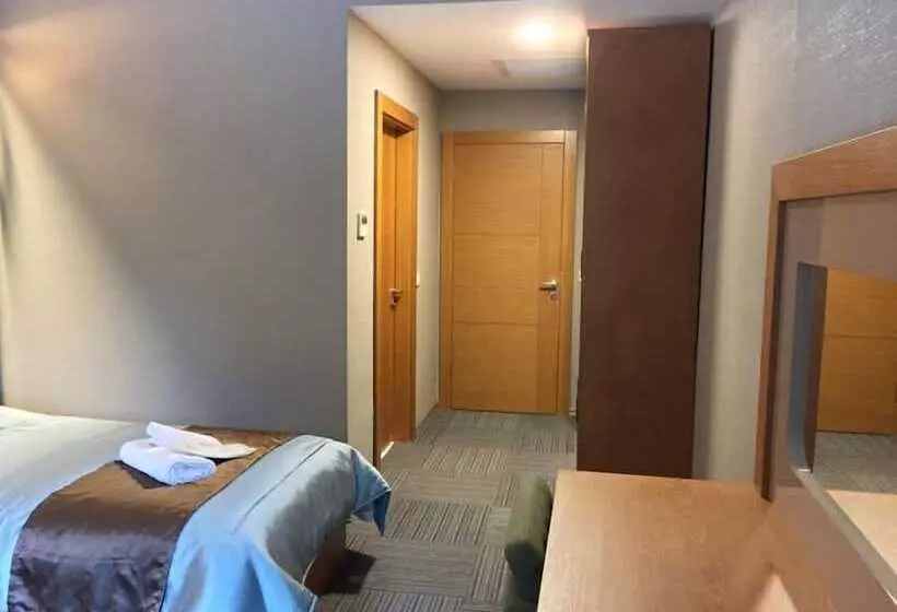 Hotelli Yamanturk Ogretmenevi