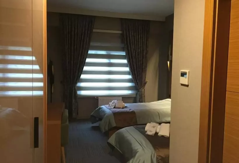 Hotelli Yamanturk Ogretmenevi