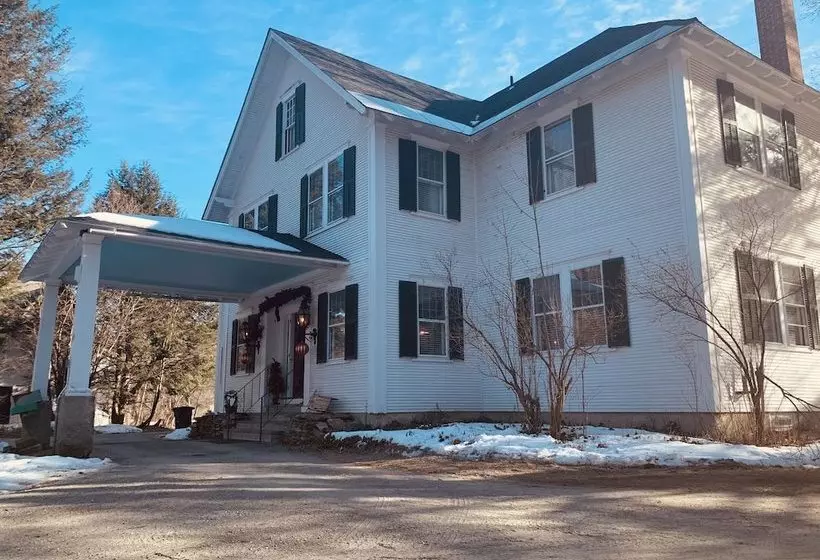 Treehouse Village Inn