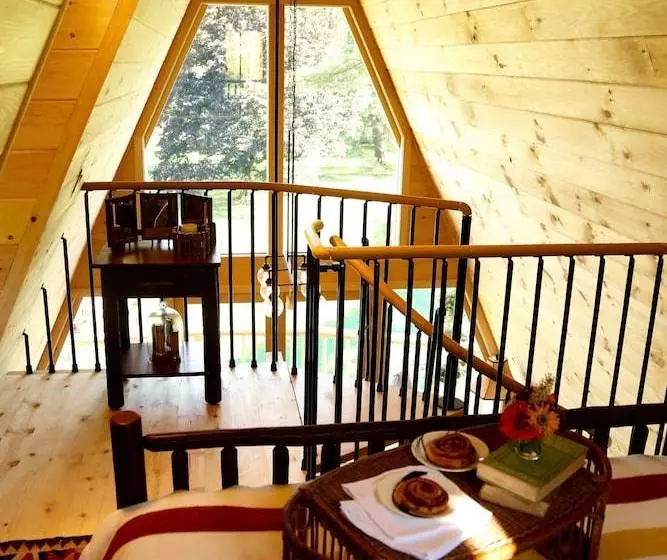 Treehouse Village Inn