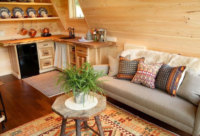 Treehouse Village Inn