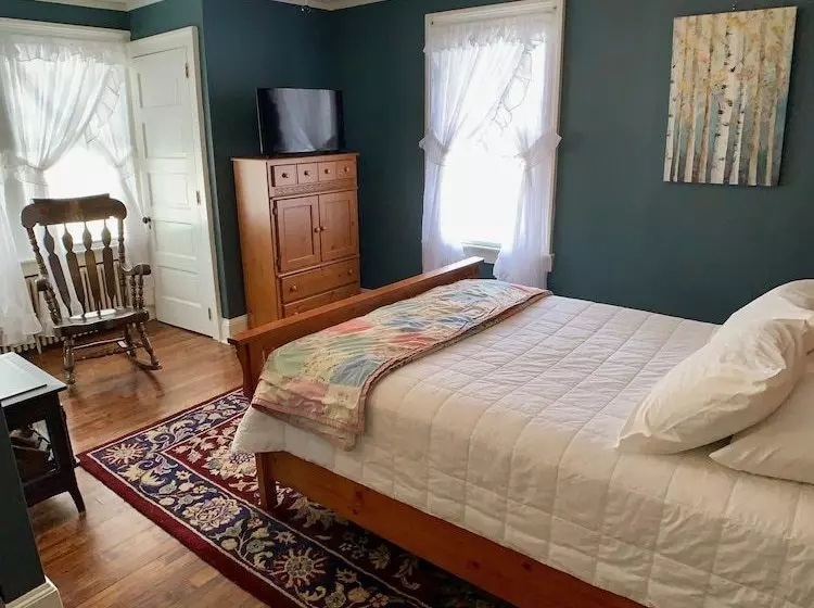 Treehouse Village Inn