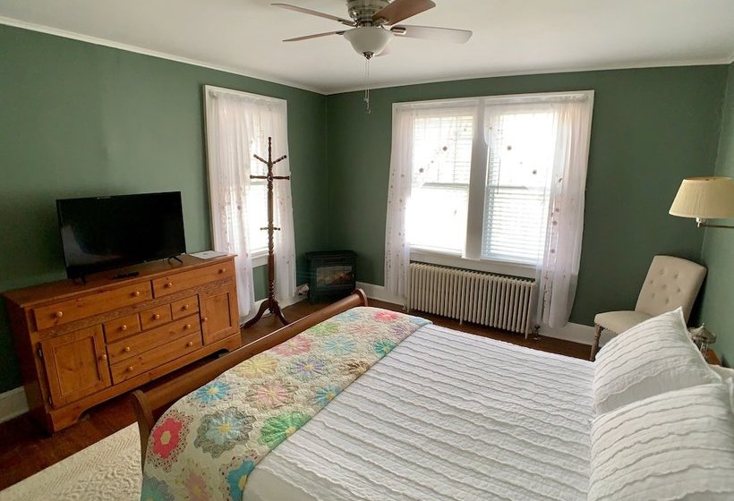 Treehouse Village Inn