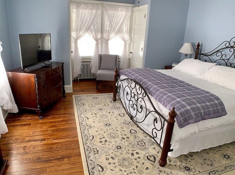 Treehouse Village Inn