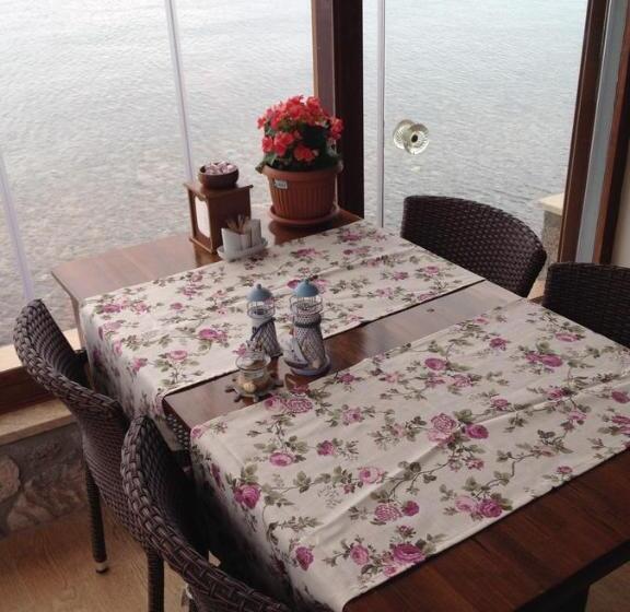 Assos Nazan Motel Restoran Beach