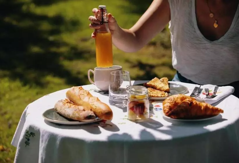 Aamiaismajoitus (B&B) Les Gites De Kerégal   La Cabane De Charlotte