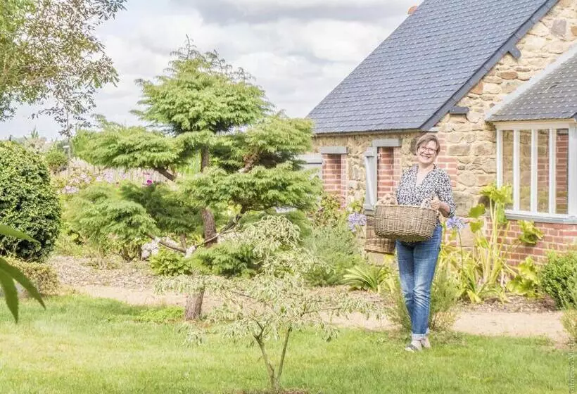Aamiaismajoitus (B&B) Les Gites De Kerégal   La Cabane De Charlotte