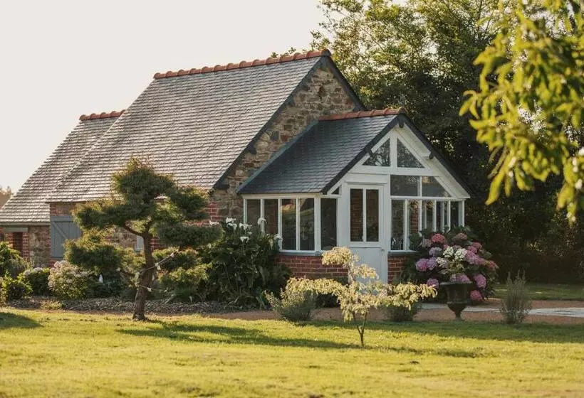 Aamiaismajoitus (B&B) Les Gites De Kerégal   La Cabane De Charlotte