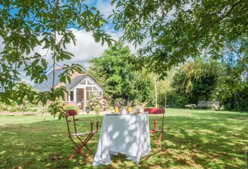 Aamiaismajoitus (B&B) Les Gites De Kerégal   La Cabane De Charlotte