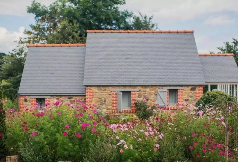Aamiaismajoitus (B&B) Les Gites De Kerégal   La Cabane De Charlotte