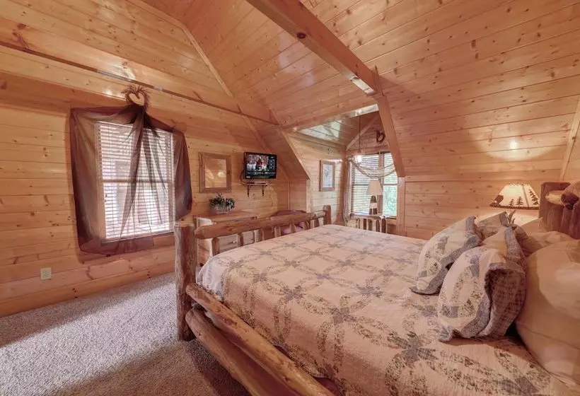 Estate Of Relaxation Nine Bedroom Cabin