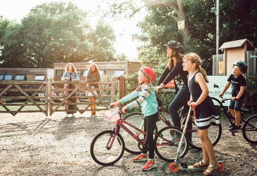 בית מלון כפרי Clophill Eco Lodges