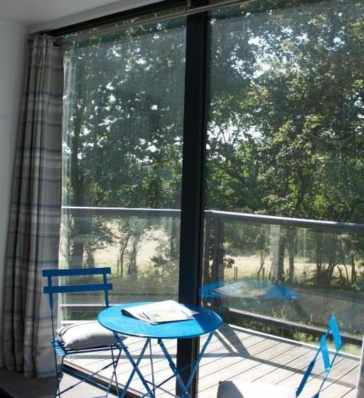 בית מלון כפרי Clophill Eco Lodges