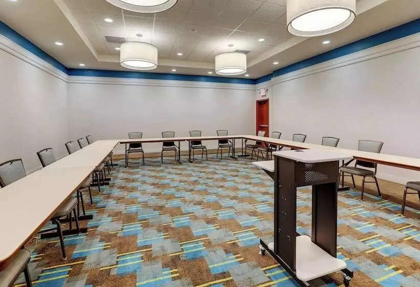ホテル Drury Inn & Suites Phoenix Chandler Fashion Center