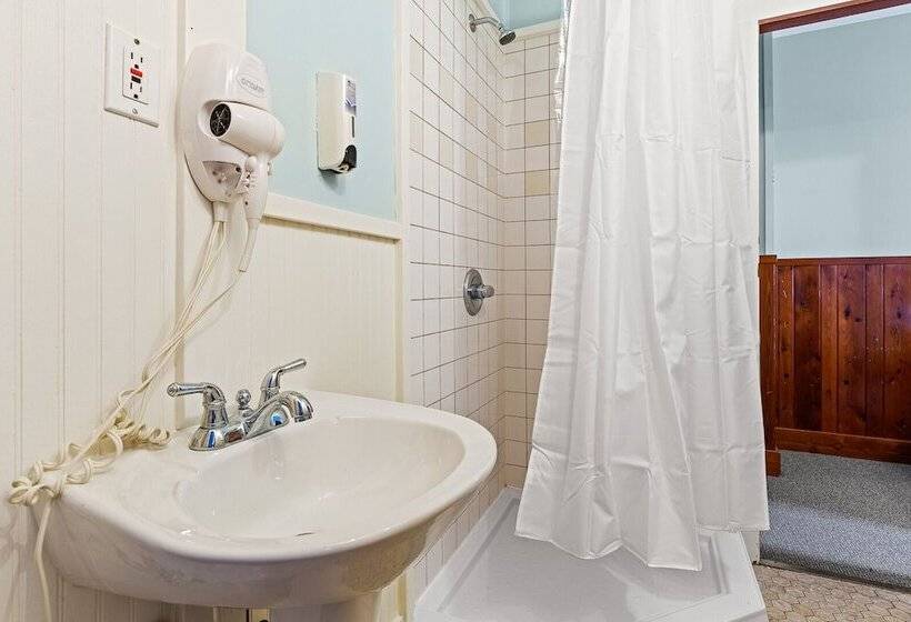 ホテル Nags Head Beach Inn By Kees Vacations