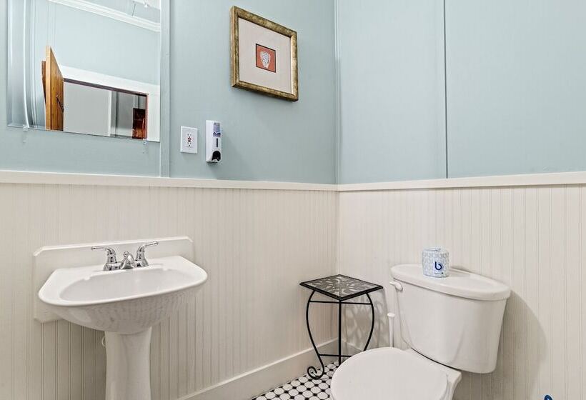 ホテル Nags Head Beach Inn By Kees Vacations