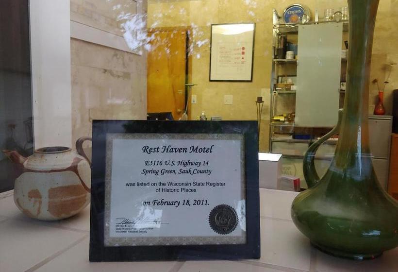 모텔 The Usonian Inn Llc