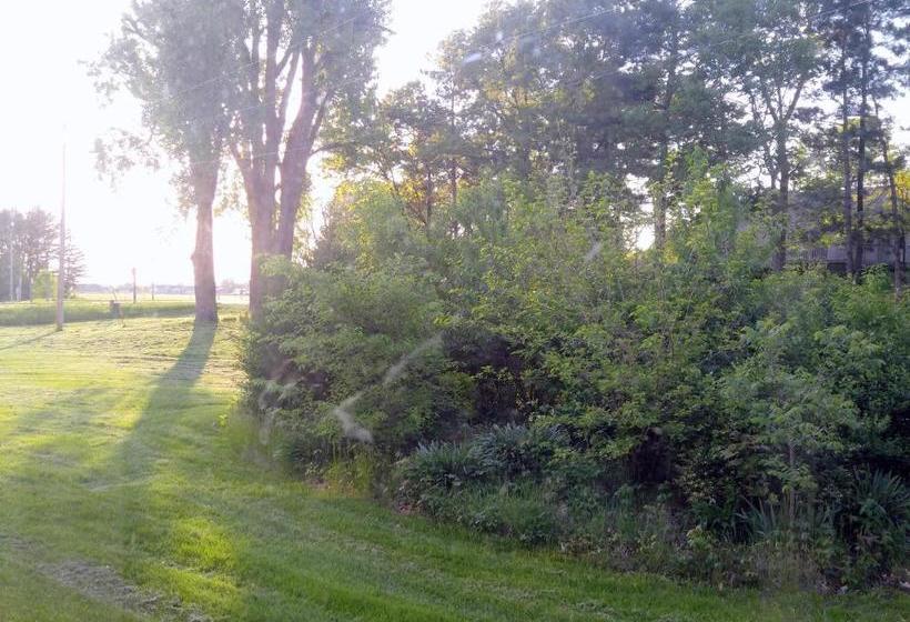 모텔 The Usonian Inn Llc