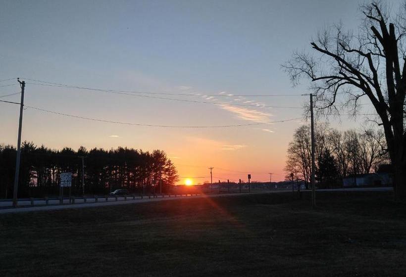 모텔 The Usonian Inn Llc