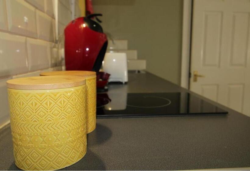 پانسیون Clifton Villa Guest House