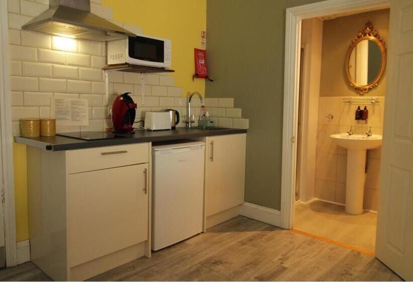 پانسیون Clifton Villa Guest House