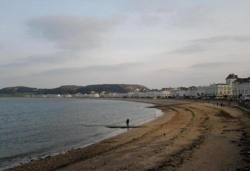 پانسیون Clifton Villa Guest House