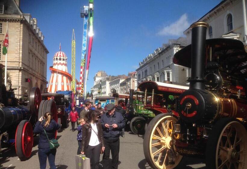 پانسیون Clifton Villa Guest House