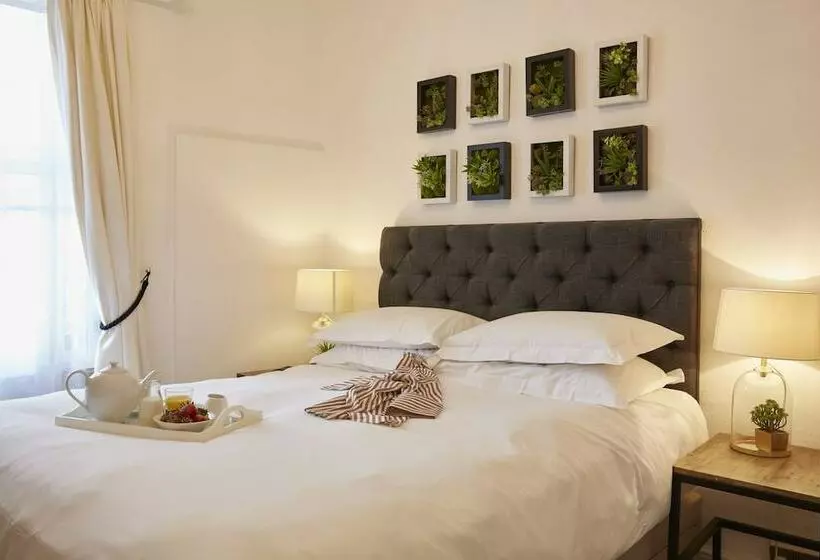 پانسیون Lyme Townhouse