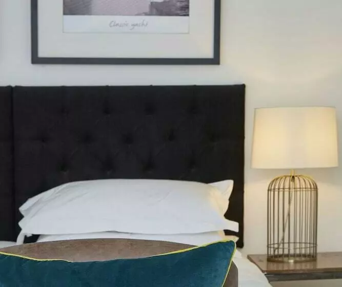 پانسیون Lyme Townhouse