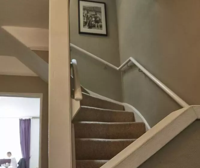 پانسیون Lyme Townhouse